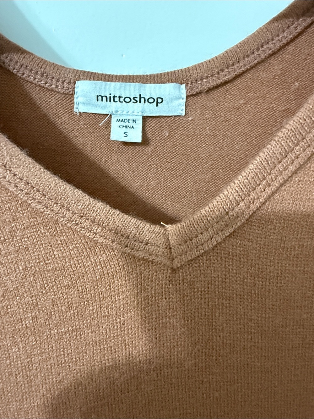 mittoshop V-Neck Knit Top in Camel Brown